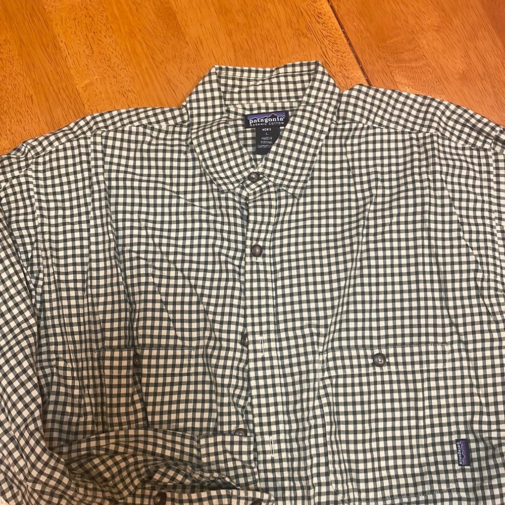Mens patagonia long sleeve organic cotton button down - green and beige